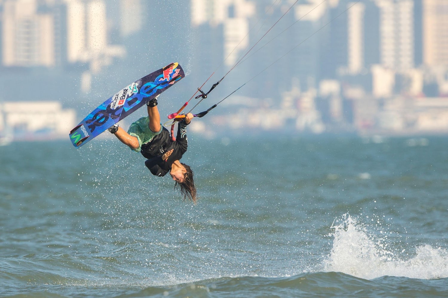 Video Gisela ist Weltmeisterin im Kitesurfing