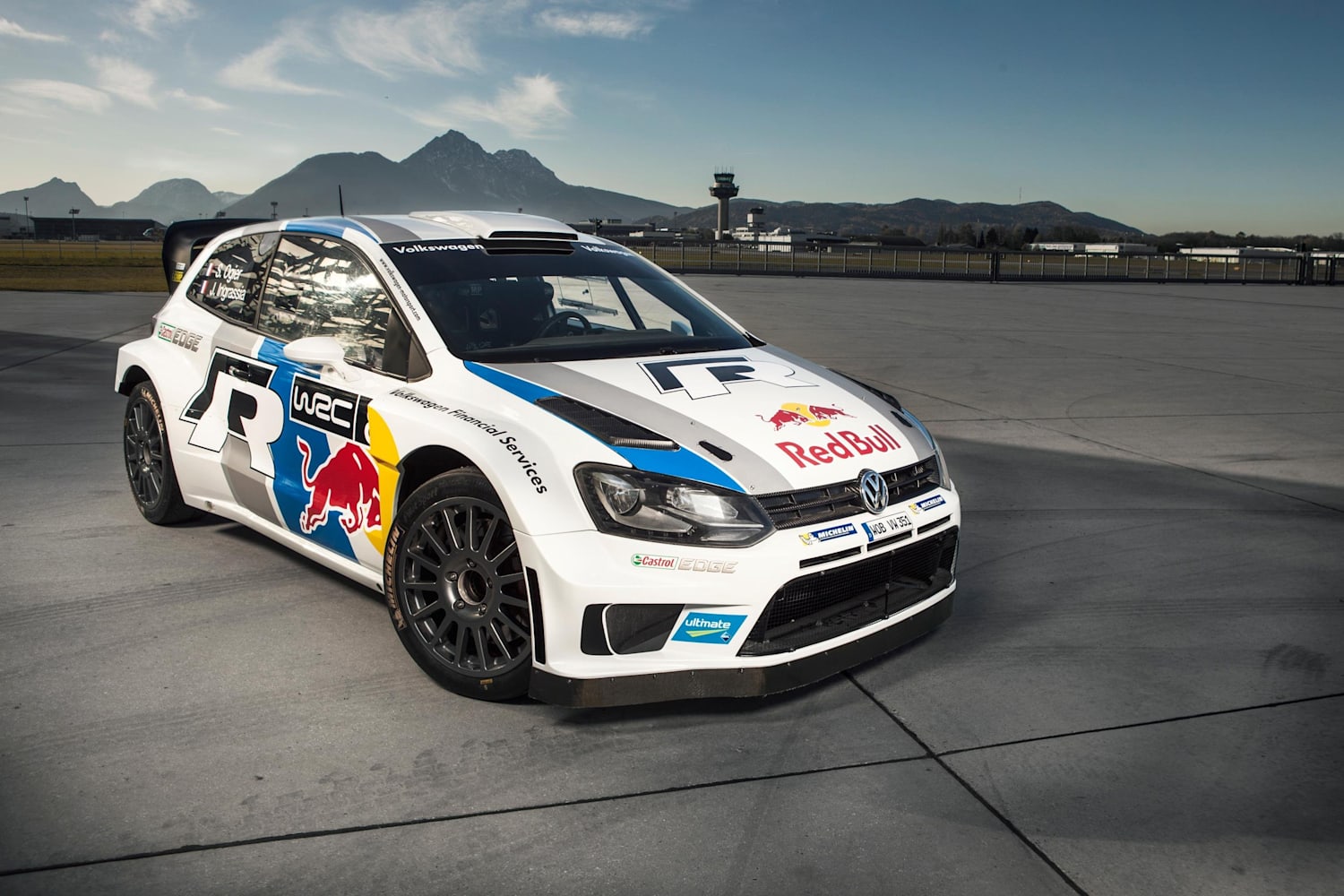Машина red bull