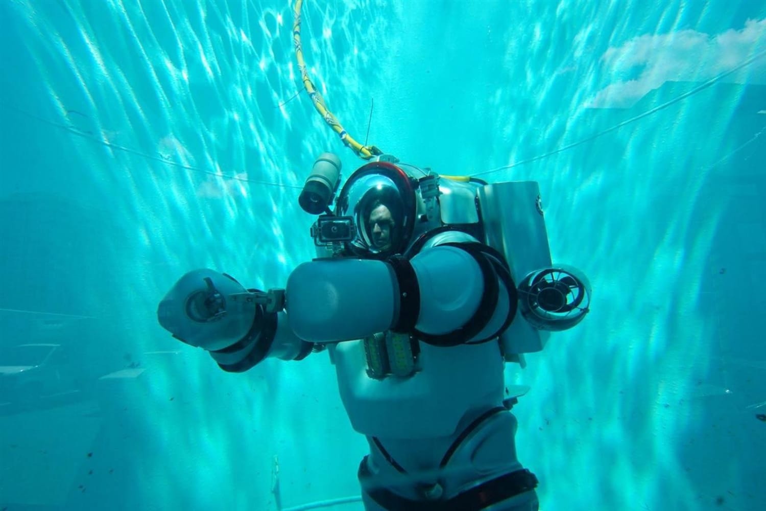 Exosuit diving A 1.2m submarine you can wear