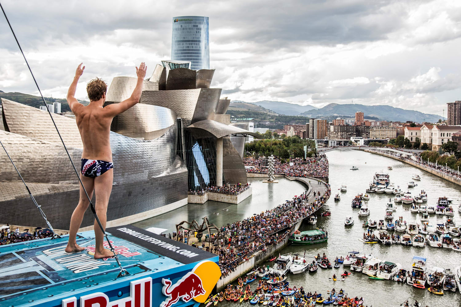 Gary Hunt wins Red Bull Cliff Diving World Series