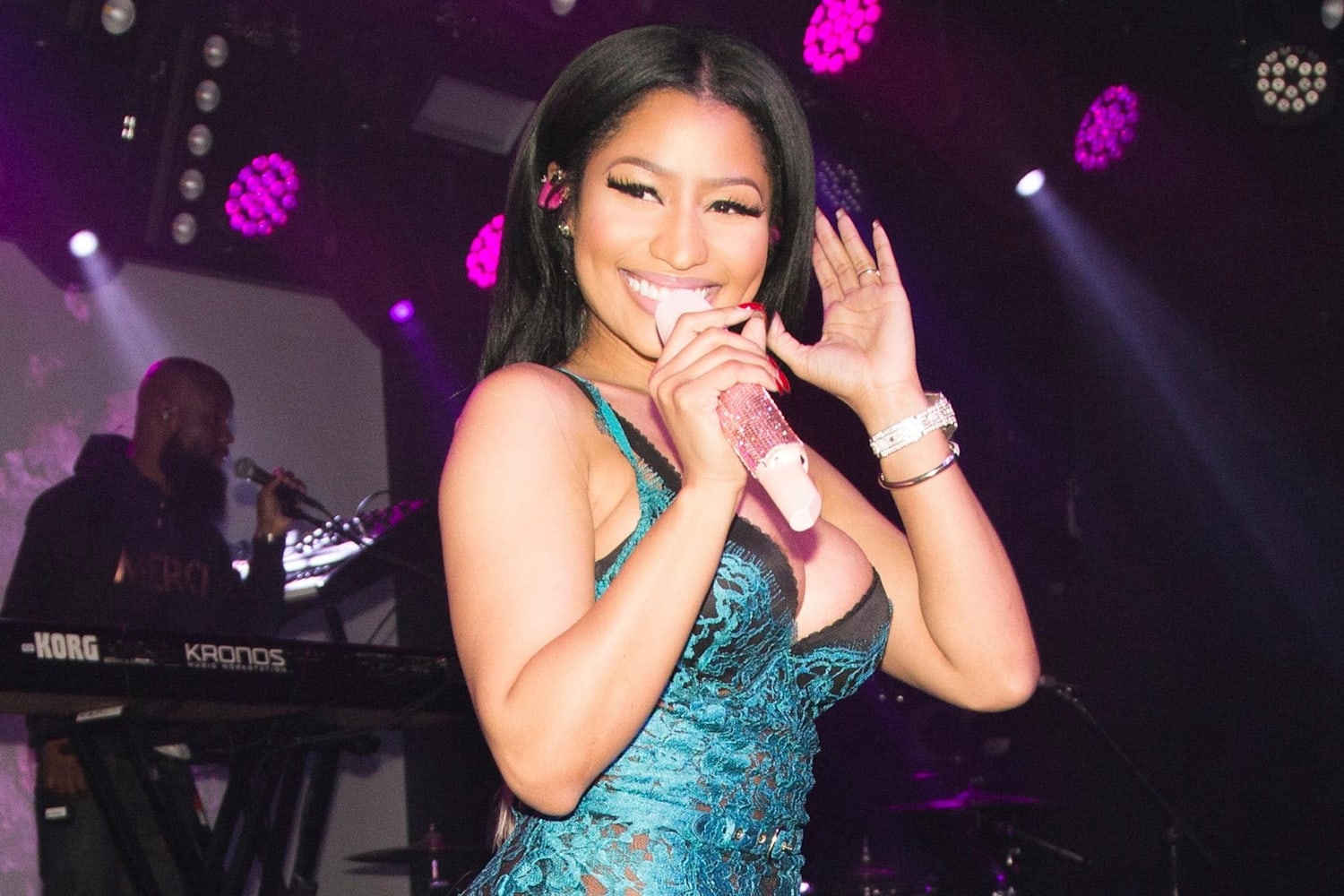 Nicki Minaj Live Photos Q A 30 Days In La