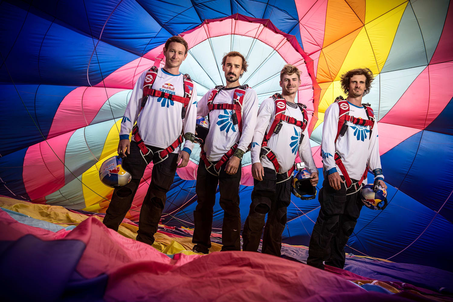 *Video* Watch skydivers play on a hot air balloon swing