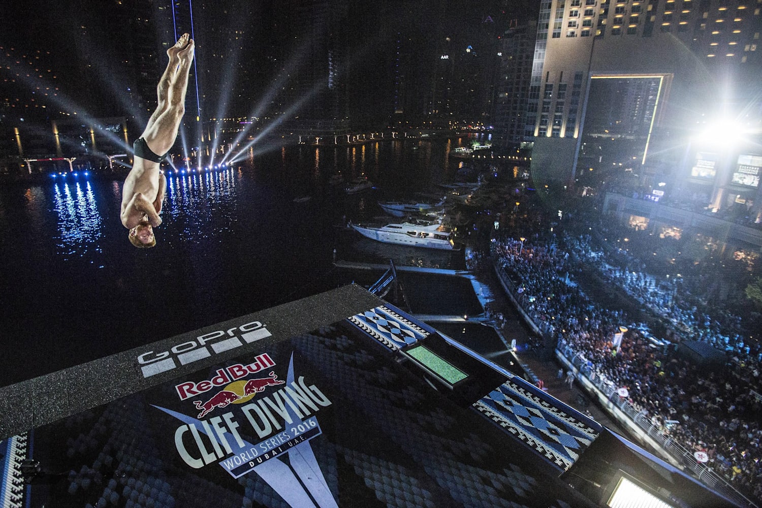 Red Bull Cliff Diving 2016 Dubai results and video