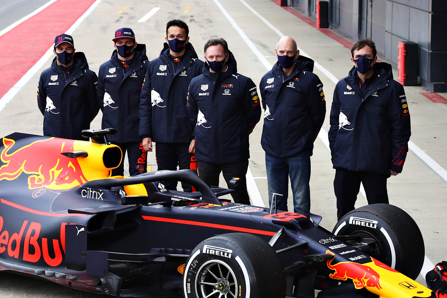Verstappen Es Perez Kigurultak Az Rb16b Vel