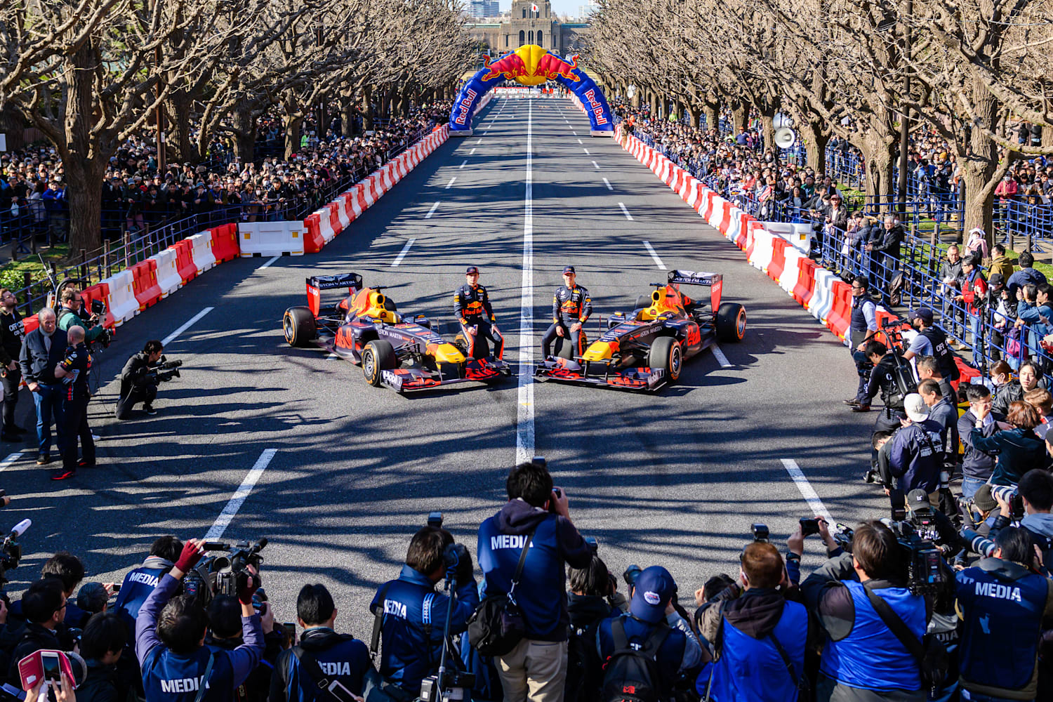 Red Bull Racing F1 showrun Tokyo Verstappen & Gasly