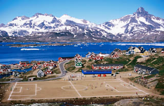 samye interesnye futbolnye polya v mire