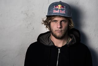 キャスパー スタインファス 全長137kmの海峡を単独横断したsupチャンピオン レッドブル