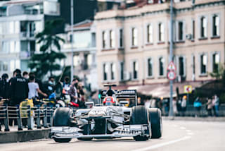f1 drivers pierre gasly alex albon