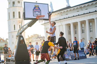 turnir red bull half court dlya