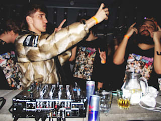 Nightshow35 Jsou Analogovi Paparazzi Fotky Z Akci