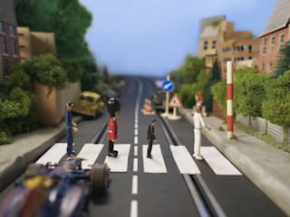British F1 Gp Ricciardo Laps Silverstone In A Slot Car