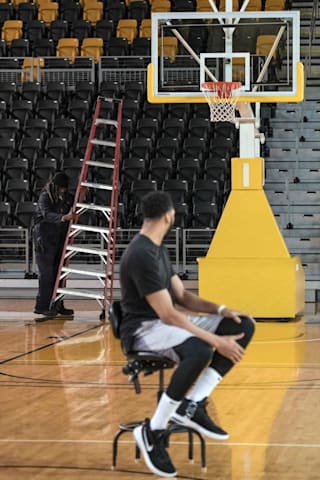 Nba Legend Karl Mailman Malone Pranks Anthony Davis