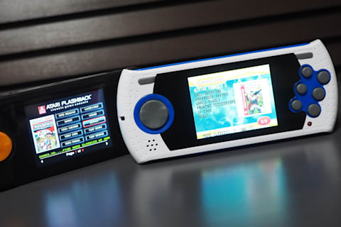 クラシックな 名作 や 迷作 を気軽に楽しめる 海外製携帯ゲーム機で遊んでみた