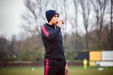 サッカー選手用 トレント アレクサンダー アーノルドが教える栄養補給 管理プラン レッドブル