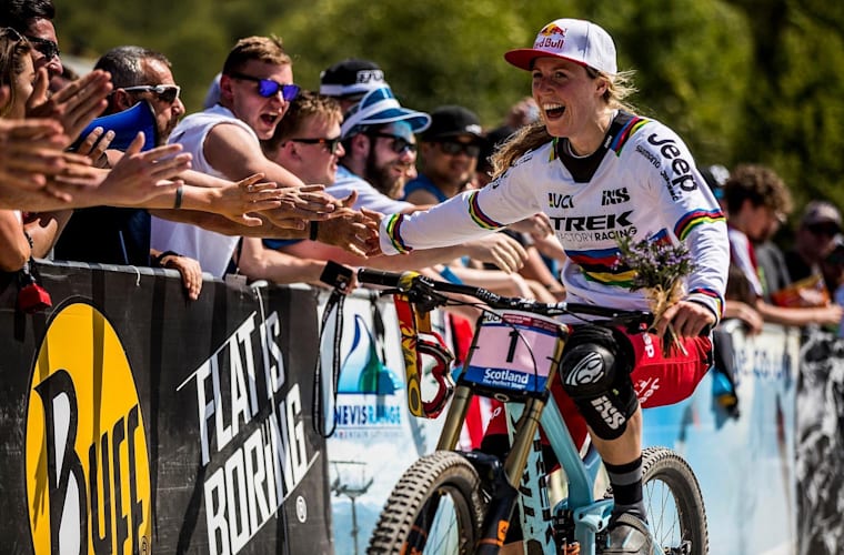 female pro mountain bike riders