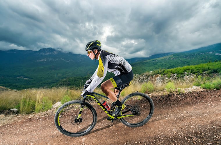 Barajin Tepesinde Bisiklet Turu Video Red Bull
