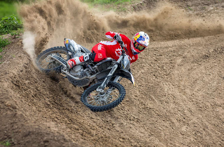 大阪城で熱い戦いが再び Red Bull X Fighters Osaka 14開催決定