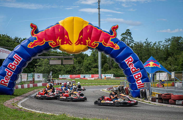 Schnellstes Go Kart Der Welt Verpass Nicht Das Video It is 100% electric and reaches 0 to 60 in less than 1.5 seconds. schnellstes go kart der welt verpass