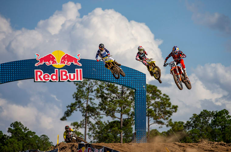 大阪城で熱い戦いが再び Red Bull X Fighters Osaka 14開催決定