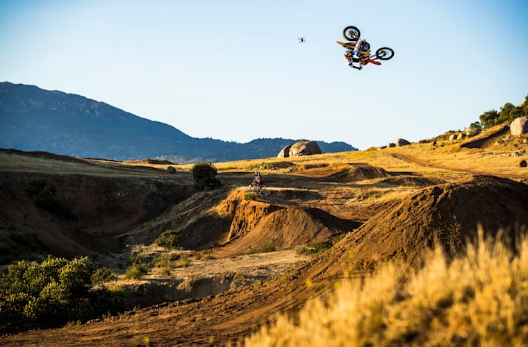 大阪城で熱い戦いが再び Red Bull X Fighters Osaka 14開催決定