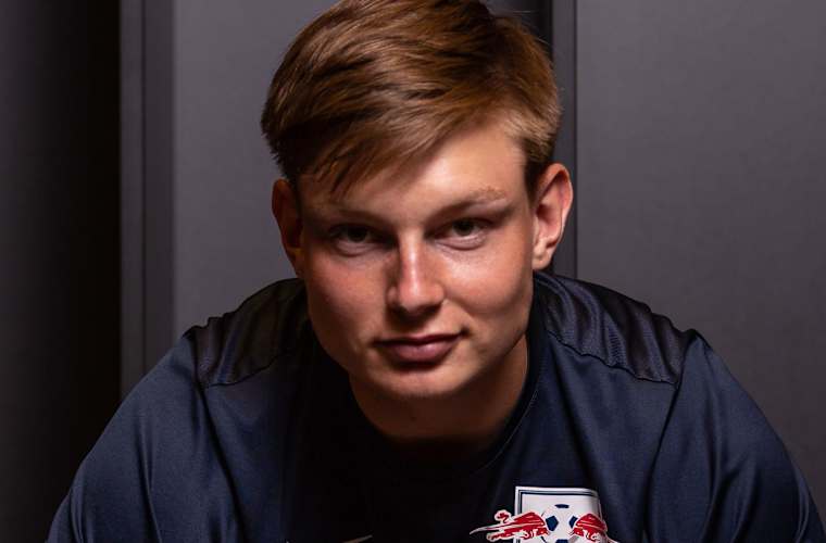 サッカー選手用 トレント アレクサンダー アーノルドが教える栄養補給 管理プラン レッドブル