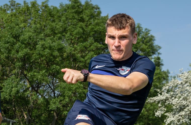 サッカー選手用 トレント アレクサンダー アーノルドが教える栄養補給 管理プラン レッドブル