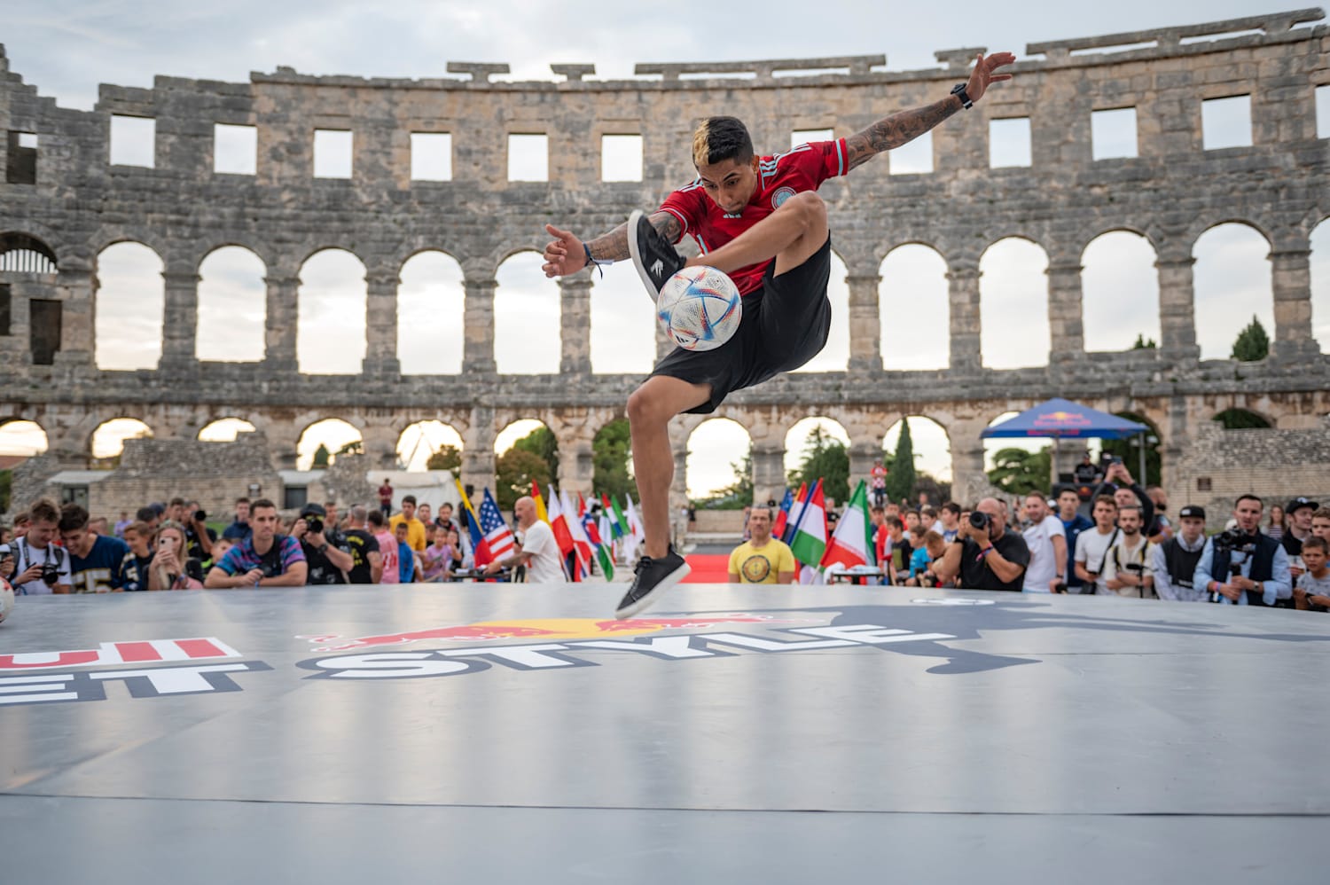 https://img.redbull.com/images/c_limit%2Cw_1500%2Ch_1000/f_auto%2Cq_auto/redbullcom/2023/9/20/xkmdonjrxlglnhmjcxxj/sebastian-ortiz
