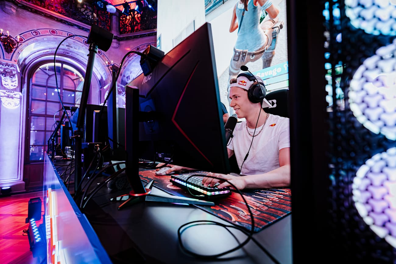MrSavage spielt Fortnite bei Red Bull For The Win 2025 in Wien.