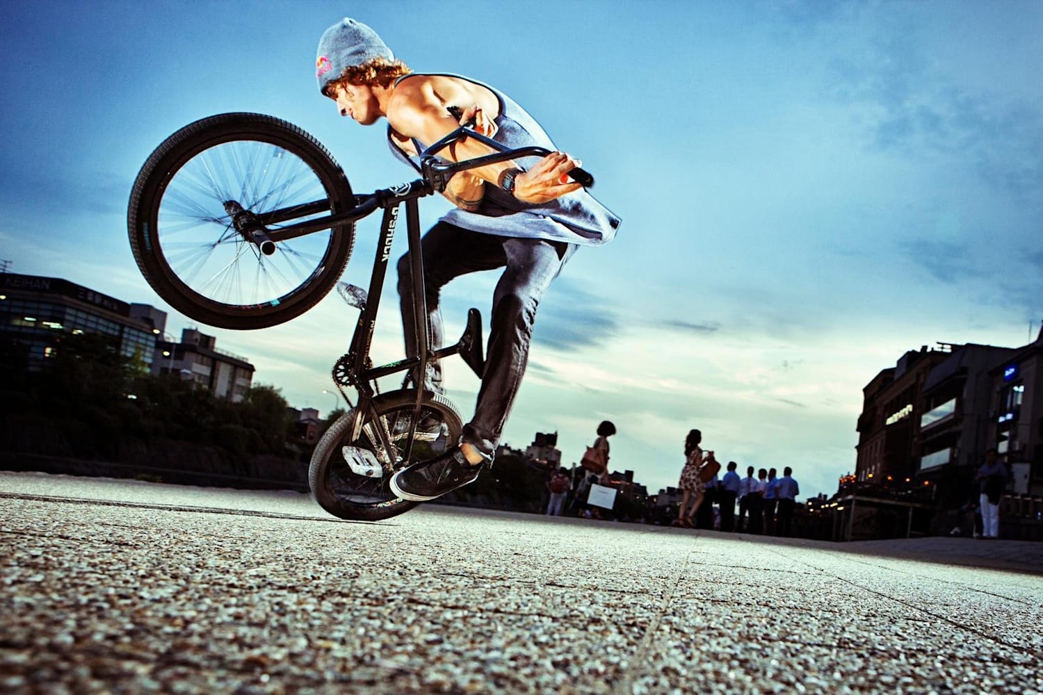 Sport action tim taj. Езда на бмх. Велосипед БМВ бмх. BMX Matthias Dandois BMX. Катание на велосипеде бмх.