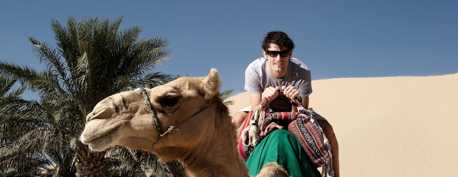 مارك ويبر يتحدى الكثبان الرملية في الإمارات