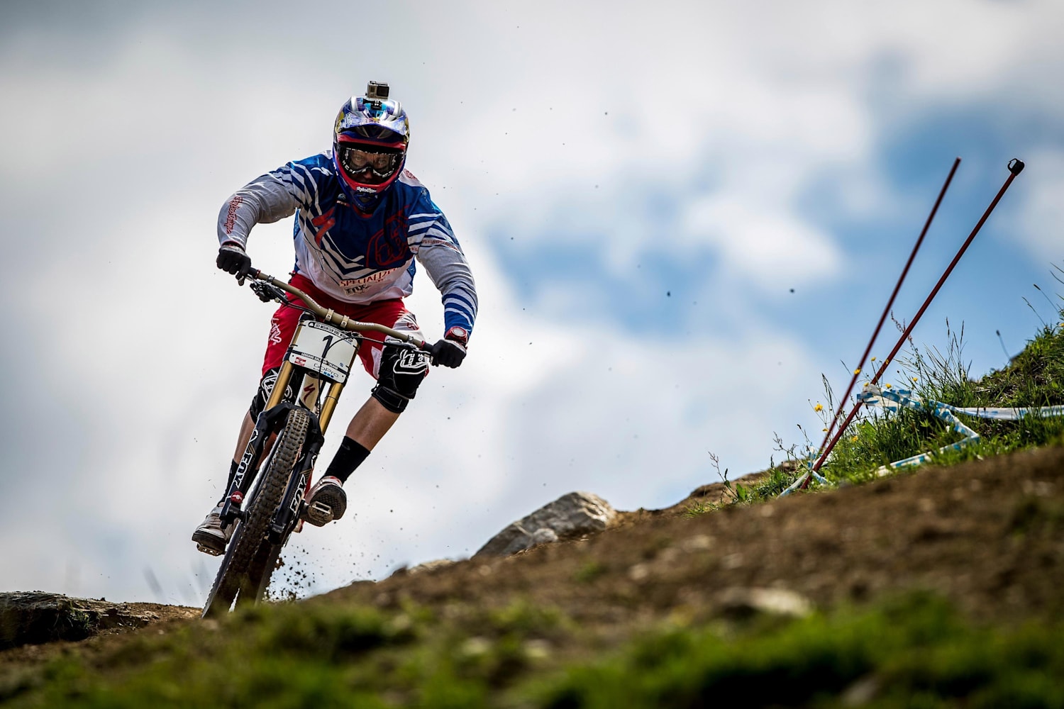 Aaron Gwin on fire with no tyre