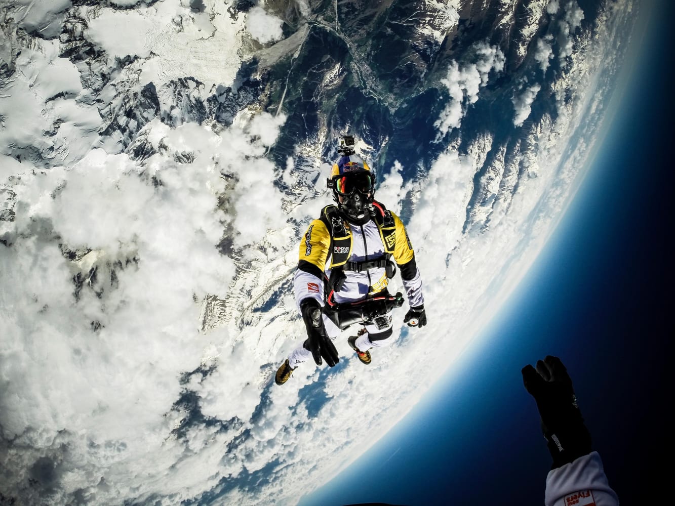 10,000m Mont Blanc skydive *video* | Red Bull Adventure