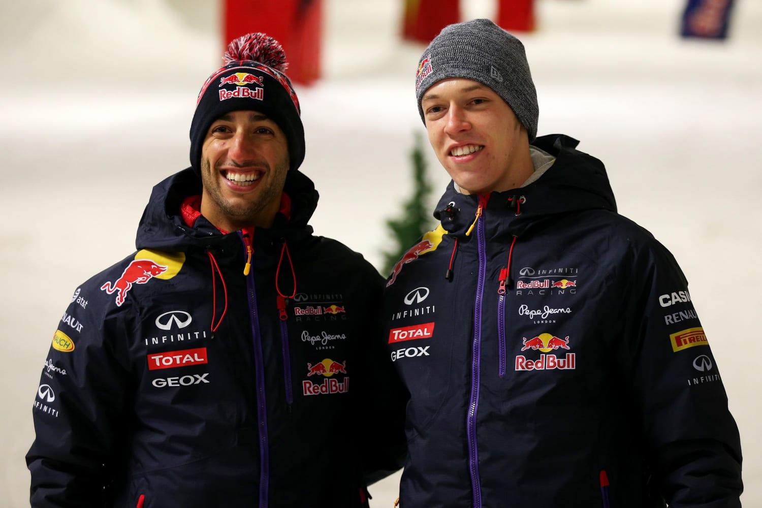 Wegversperring Bulk Depressie Ricciardo & Kvyat answer Twitter questions
