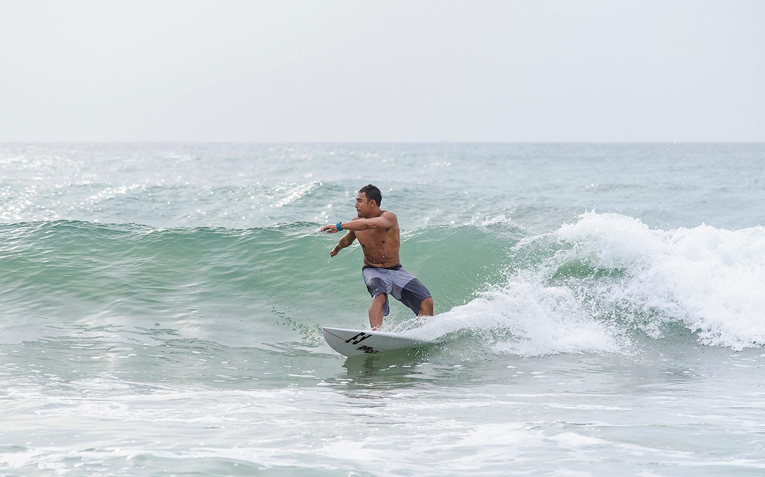 how-to-become-a-surf-instructor-a-nice-career-option