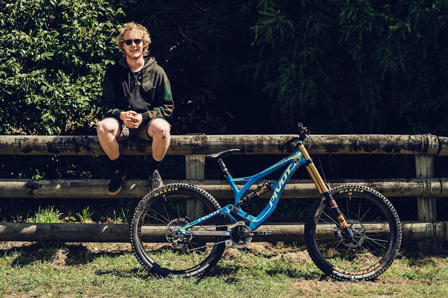 Downhill bike pivot shop