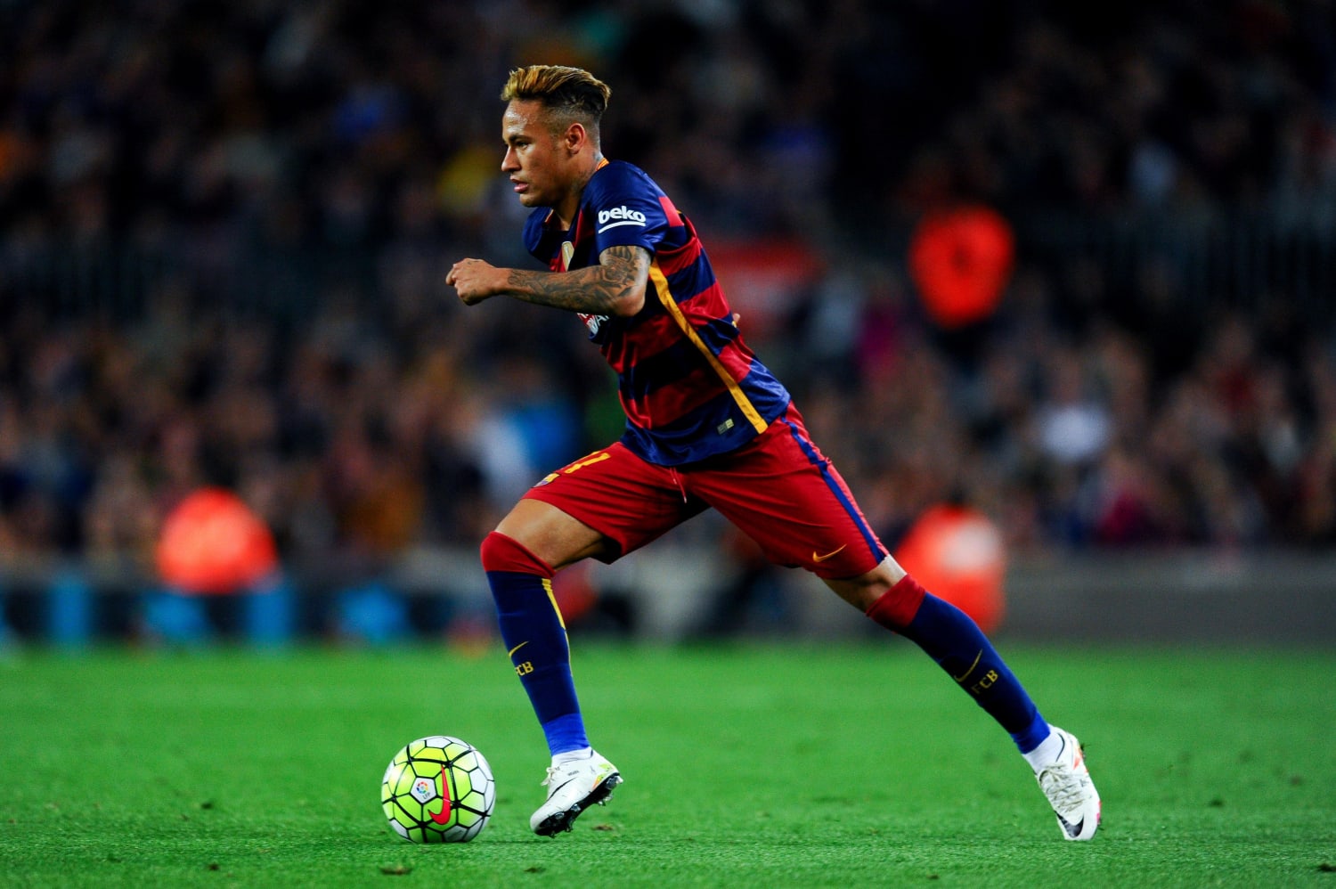  Neymar Jr. in action during a soccer match between FC Barcelona and Valencia CF at Camp Nou stadium in 2015.