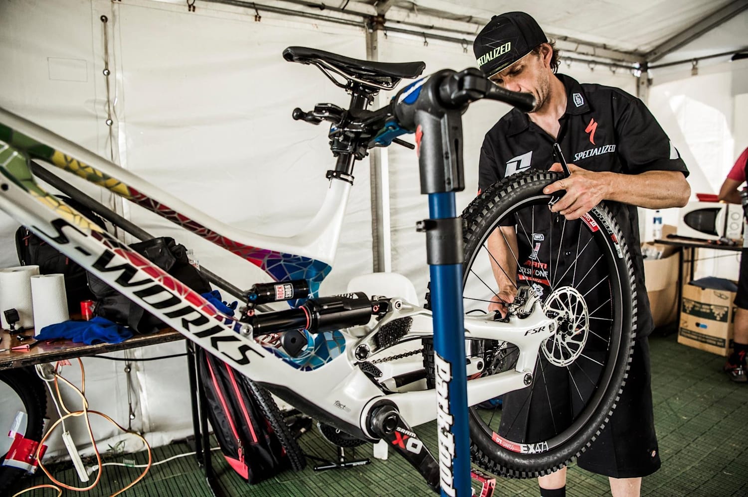 mountain bike mechanic