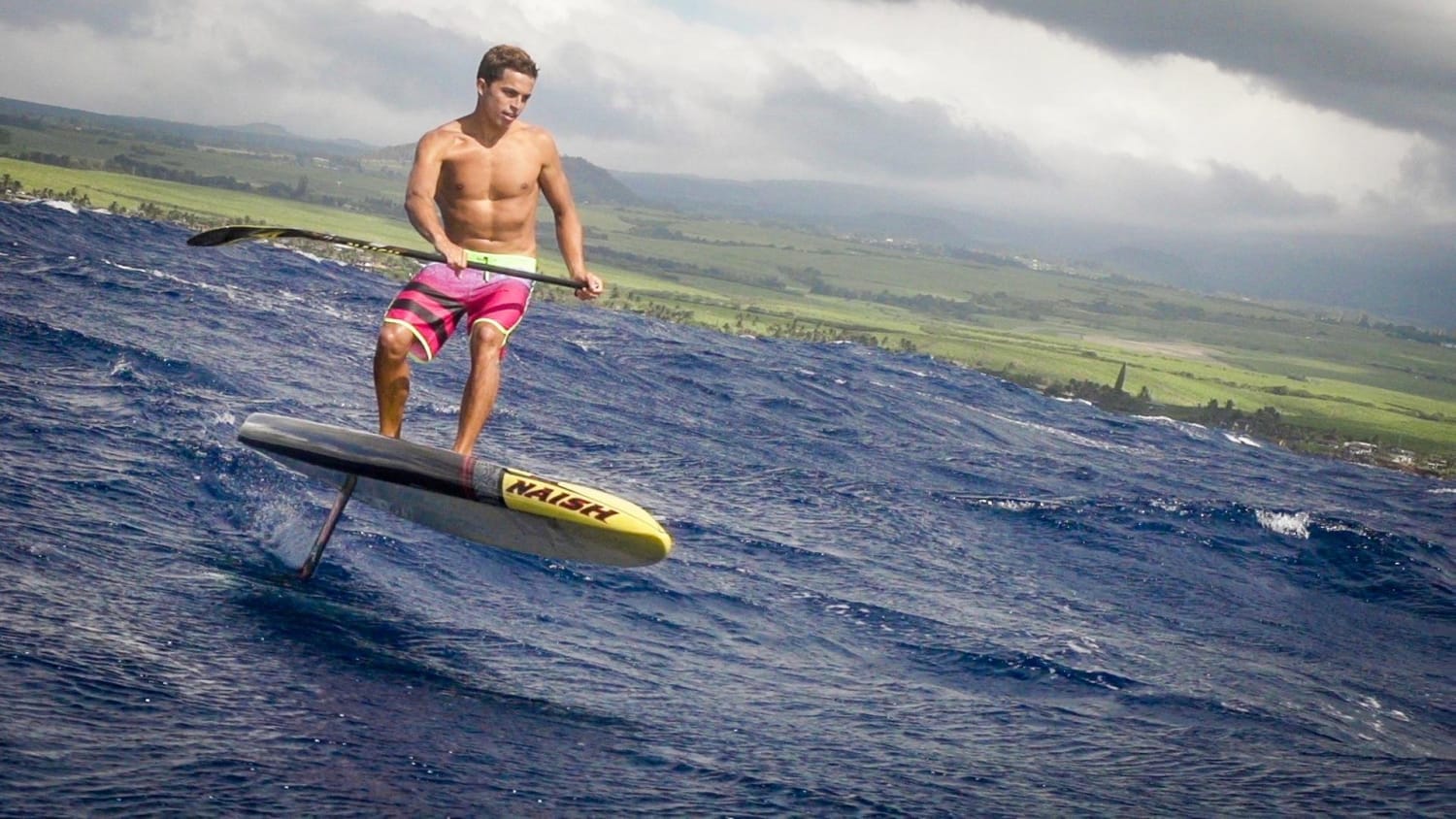 Watch a stand-up paddle in fly water board the