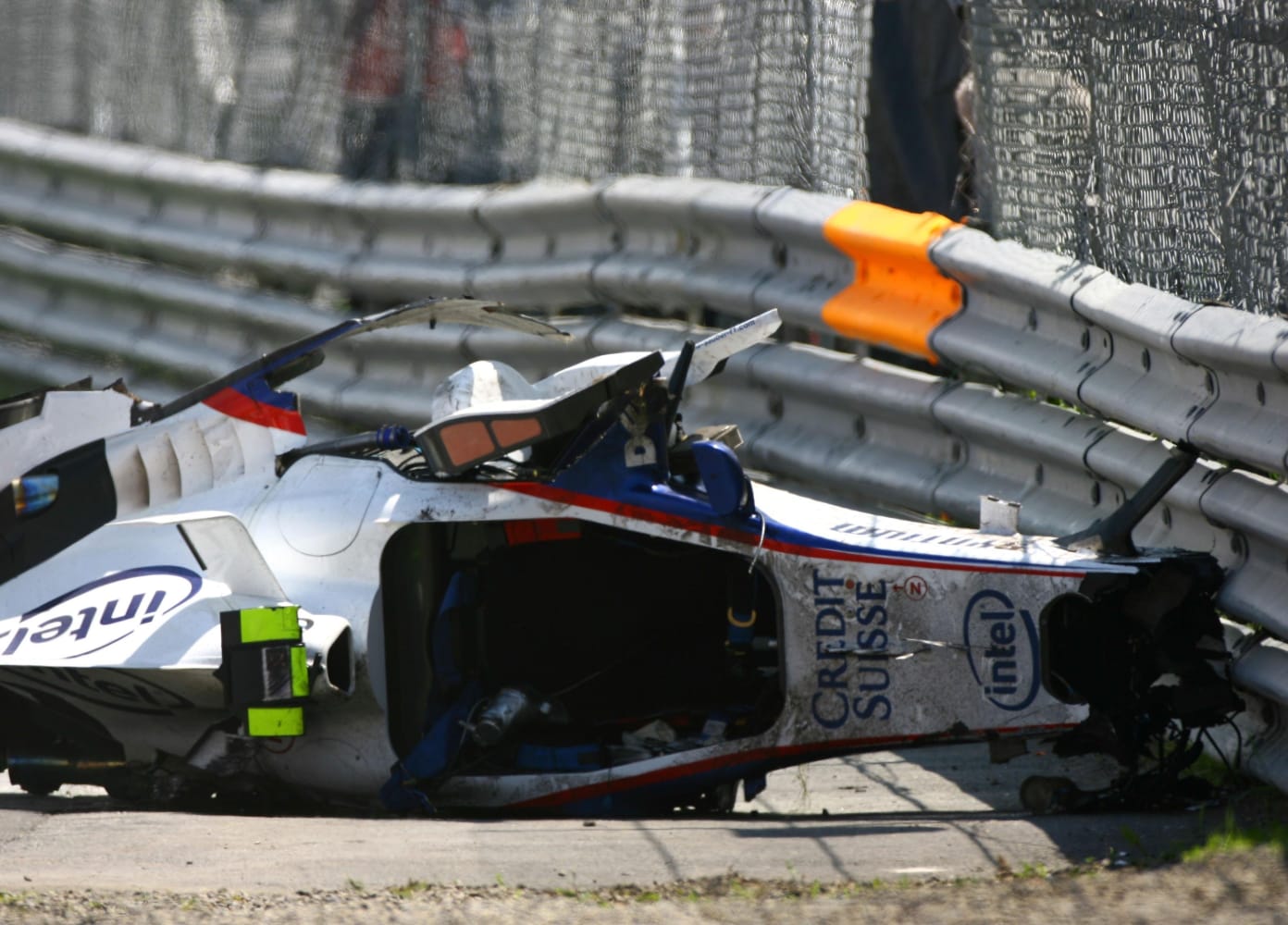 La carcasse de la BMW Sauber de Robert Kubica après le crash du Polonais, lors du Grand Prix de Formule 1 du Canada 2007 à Montréal.