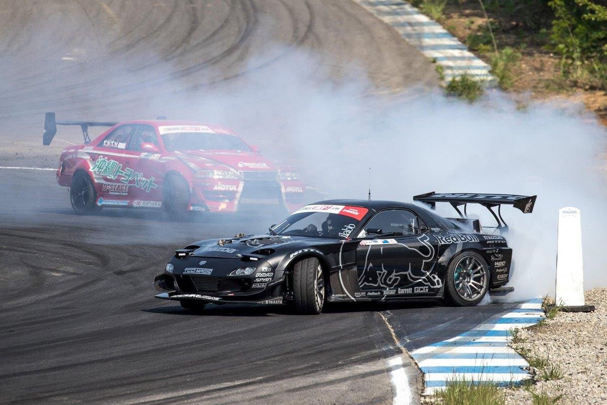 Vídeo em 360 graus mostra como é ser um piloto profissional de drift -  TecMundo