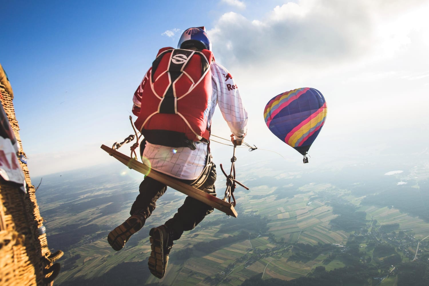 De Gewoon viool Hot air balloon swing 1,800m above the ground *Video*