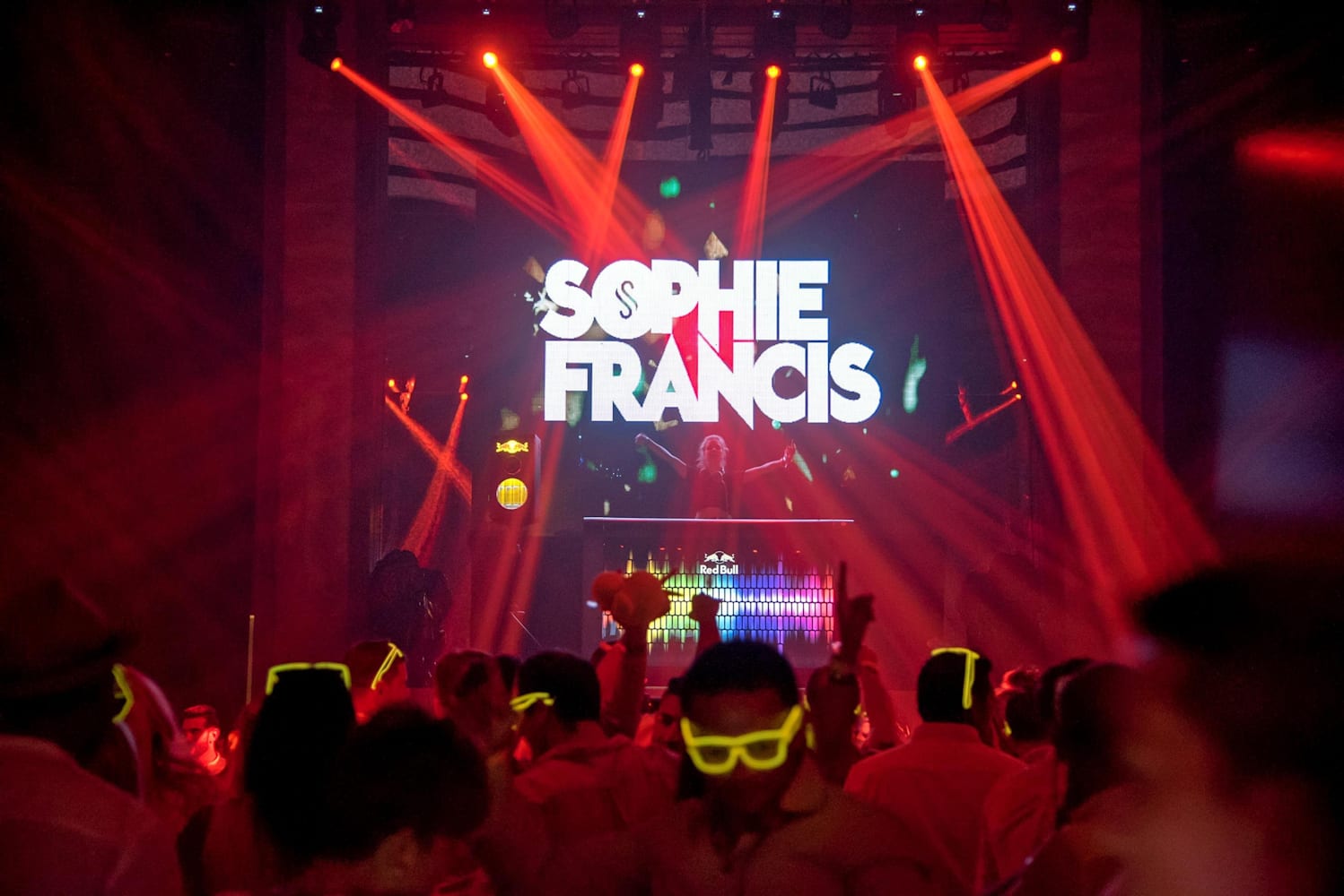 Dj Sophie Francis A Star On The Rise Red Bull