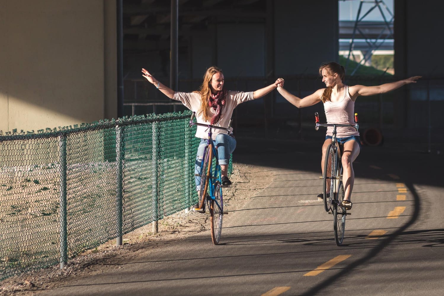 Manobras de bicicleta que são 'febre' nas periferias promovem encontros e  ocupam espaços