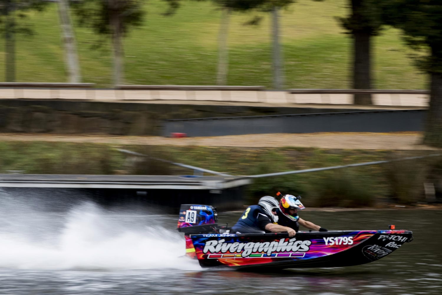 Ricciardo & Verstappen: Carrera de bote Melbourne vídeo