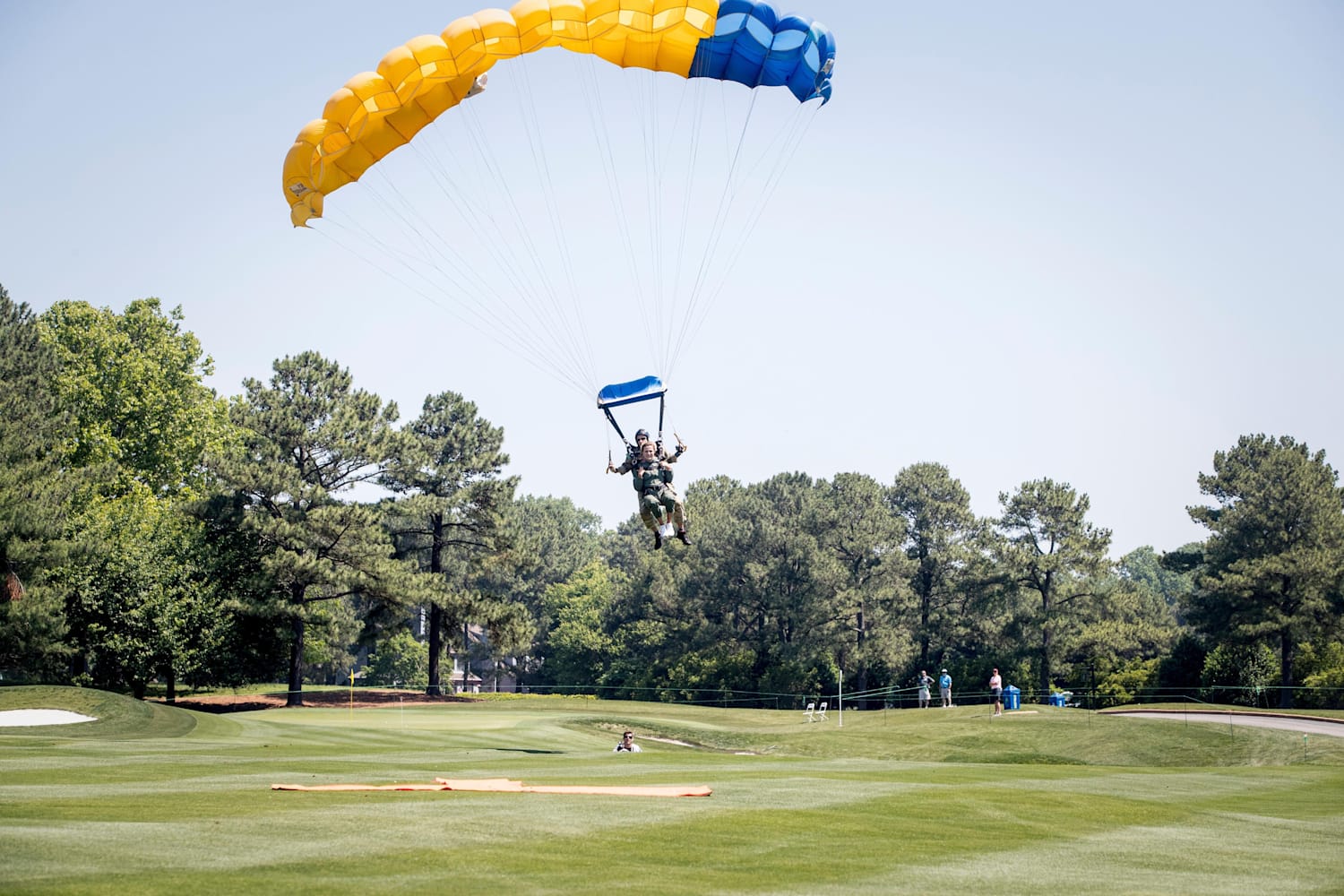 Pro Golfer Lexi Thompson Skydives To Her Lpga Tee Time