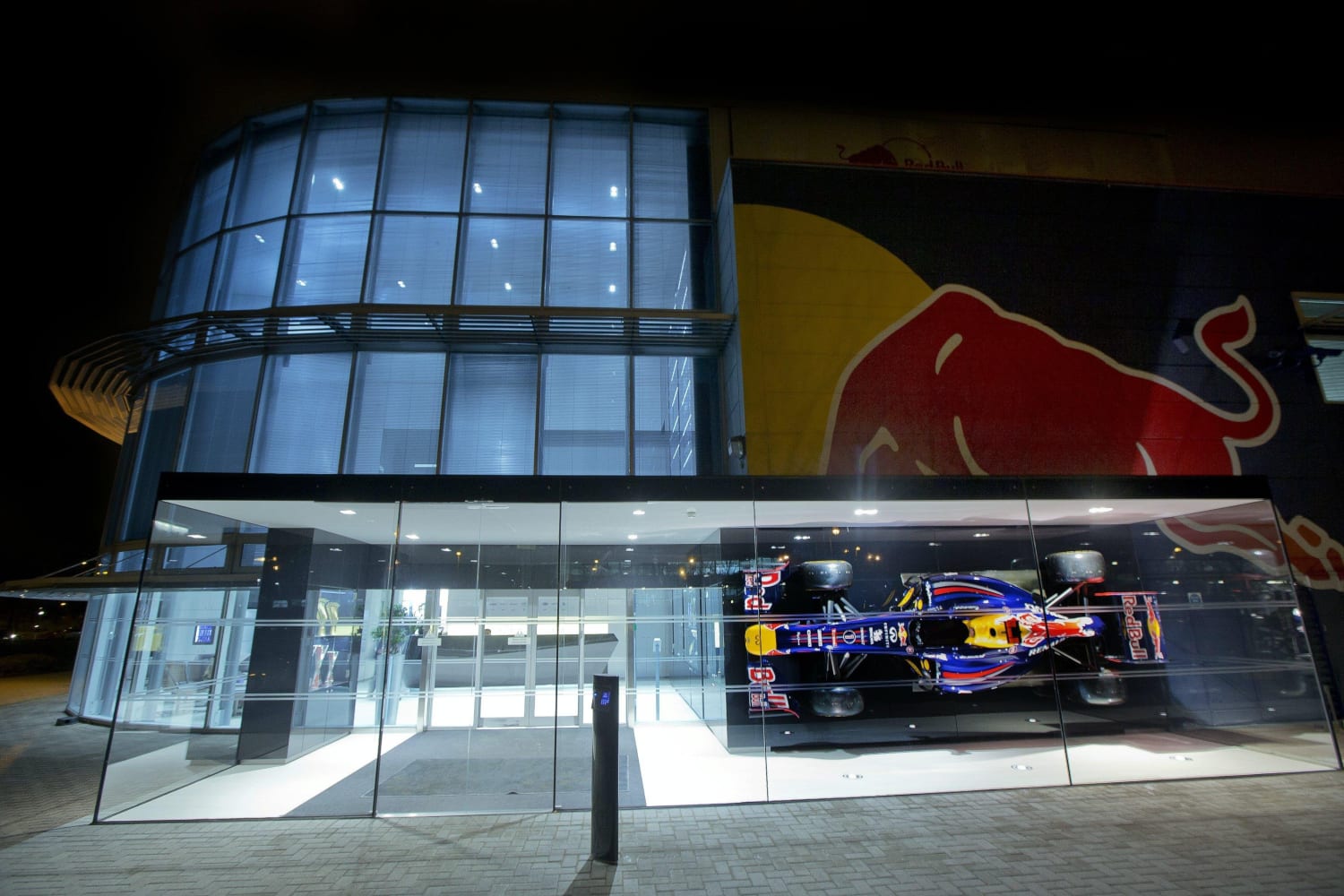 Dejlig kunstner overalt Red Bull Racing Milton Keynes HQ