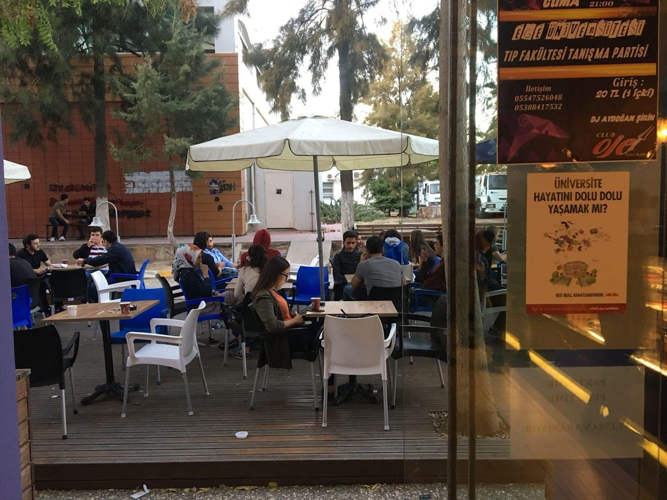 Izmir Deki En Iyi Ogrenci Mekanlari Redbull Com