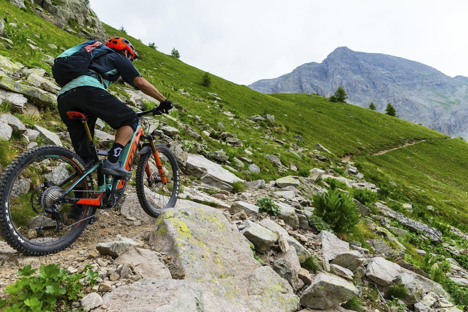 Electric mountain best sale bike battery life