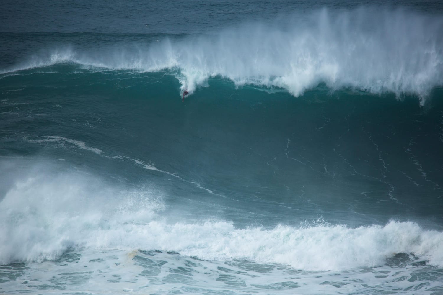 Surfe de peito, o esporte que faz do corpo uma prancha