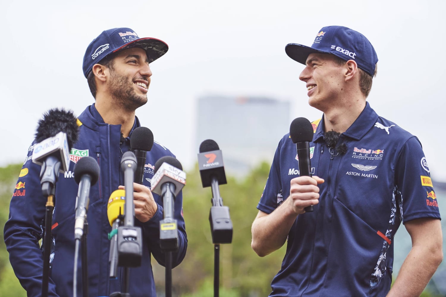 Daniel and Verstappen on F1 2018 +videos+